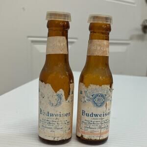Vtg Budweiser Bottle Amber Glass w/Plastic Caps Salt & Pepper Shakers NOC3452